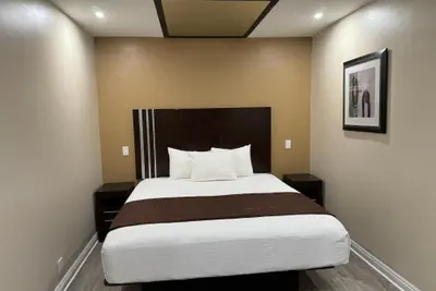 Photo 5 - Avenue Motel