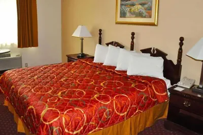 Photo 2 - Avalon Inn
