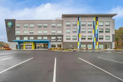 Photo 2 - Tru By Hilton Brockton