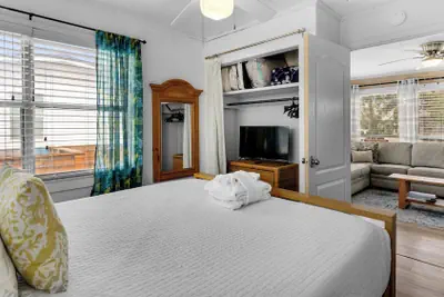 Photo 5 - 2BR Home, Private Heated Pool, 4 Bikes, Beach Access