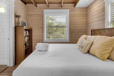 Photo 3 - 2BR Home, Private Heated Pool, 4 Bikes, Beach Access