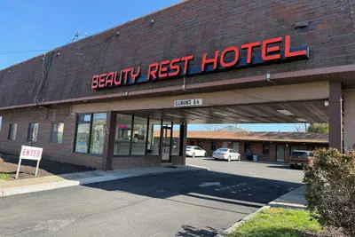 Photo 2 - Beauty Rest Hotel