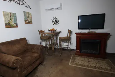 Photo 4 - Unit 3 Champagne Terminal Stylish Stay