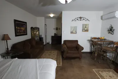Photo 5 - Unit 3 Champagne Terminal Stylish Stay