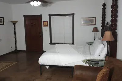 Photo 2 - Unit 3 Champagne Terminal Stylish Stay