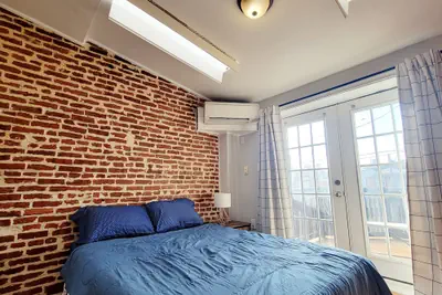 Photo 2 - 1-BD Home near Stadiums Free Parking