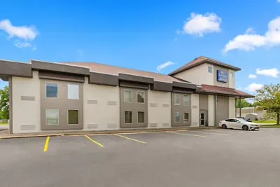 Photo 2 - Baymont by Wyndham Batavia - Darien Lake