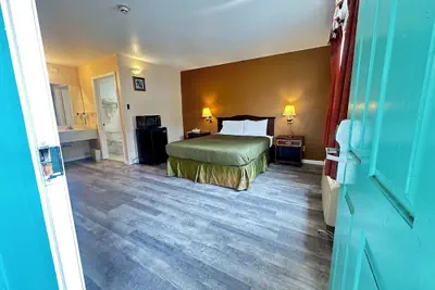 Photo 3 - ROYAL INN