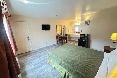 Photo 4 - ROYAL INN