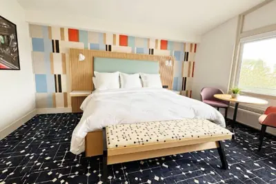 Photo 5 - Colony House Motor Lodge
