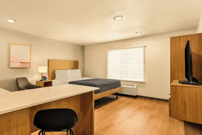 Photo 5 - LivAway Suites Seattle-Renton