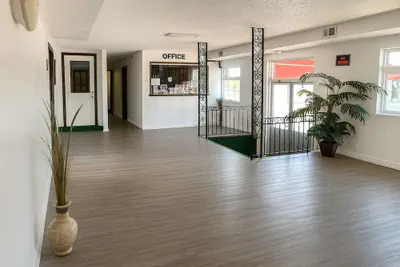 Photo 3 - Economy Inn