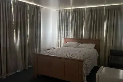 Photo 4 - Economy Inn