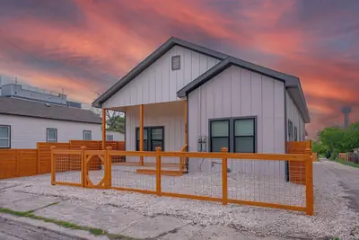 Photo 2 - Skyline Retreat 3br-3ba w/ Stunning Views Near DT