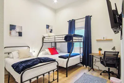 Photo 4 - Skyline Retreat 3br-3ba w/ Stunning Views Near DT