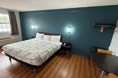Photo 5 - Studio 6 - Beaumont, TX