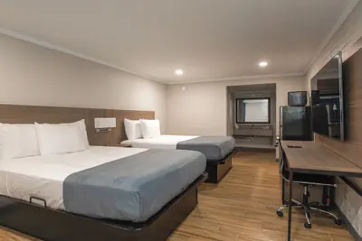 Photo 2 - Gateway Inn