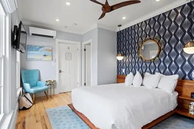 Photo 5 - Topside Inn