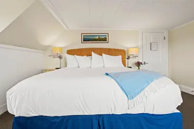 Photo 3 - Topside Inn
