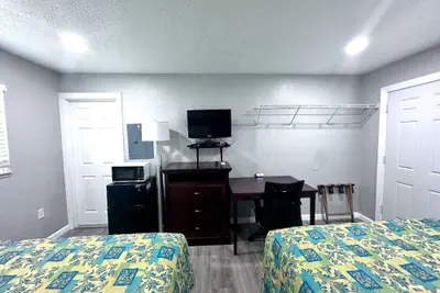 Photo 4 - Lemon Bay Motel