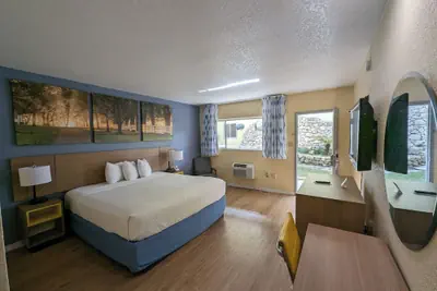 Photo 3 - University Inn Gainesville
