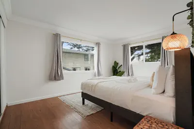 Photo 5 - Tranquil 2BR with Coastal Mountain Views
