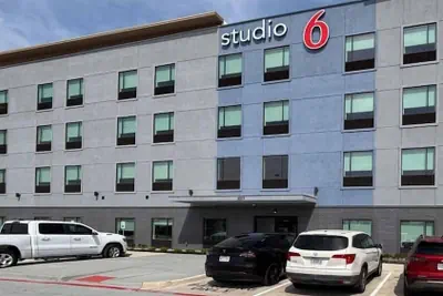 Photo 2 - Studio 6 Dallas, TX – Fair Park