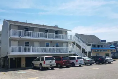 Photo 2 - Atlantic Breeze Motel & Apartments