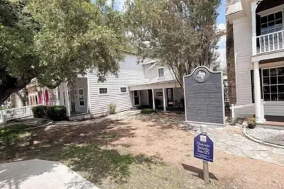 Photo 2 - The Salado Inn Kolb Suite