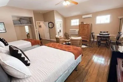 Photo 4 - The Salado Inn Kolb Suite