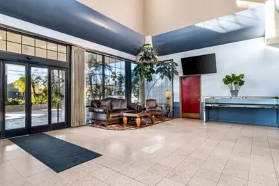 Photo 4 - SureStay by Best Western Bakersfield Central