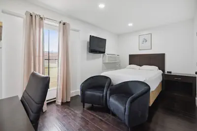 Photo 3 - West Philly Suites