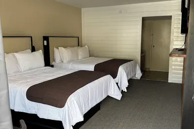 Photo 4 - Sleepy Bear Motel