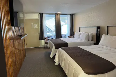 Photo 3 - Sleepy Bear Motel