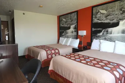 Photo 4 - Hillside Inn & Suite