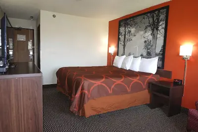 Photo 5 - Hillside Inn & Suite