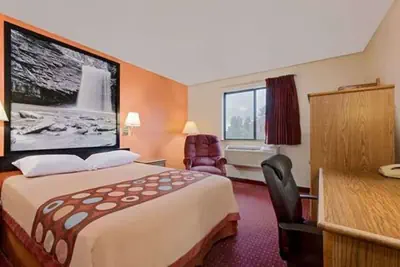 Photo 3 - Hillside Inn & Suite