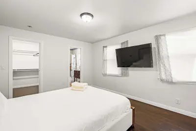 Photo 2 - Spacious Retreat w Large Kitchen & Outdoor Patio