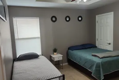 Photo 4 - 2 Bedrooms Apt Near Univeristy