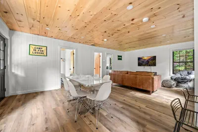 Photo 2 - 2bdrm Cabin 4 Gburg Pet Friendly Firepit Games