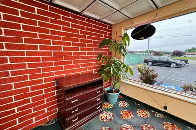 Photo 4 - Cloverleaf Motel Richmond Near Turnpike