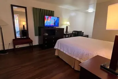 Photo 4 - Riverside Motel