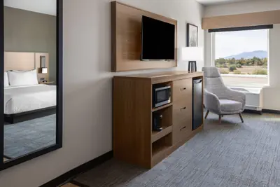 Photo 5 - La Quinta Inn & Suites by Wyndham Phoenix West / Glendale