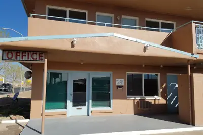 Photo 4 - Leisure Lodge Motel