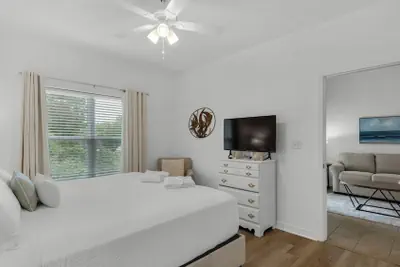 Photo 5 - Seagrove 2BR Near Lake & Beach + Free Tickets: Bikes, Dolphin Cruise & More!