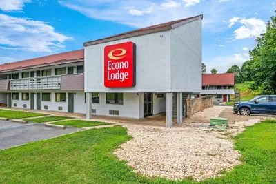Photo 2 - Econo Lodge Hickory