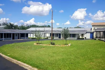 Photo 2 - La Vista Motel
