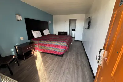 Photo 2 - spanish trails inn