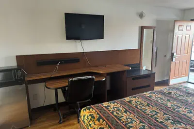 Photo 4 - spanish trails inn