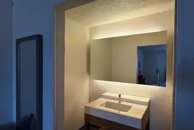 Photo 3 - GO2 Inn & Suites by Relianse